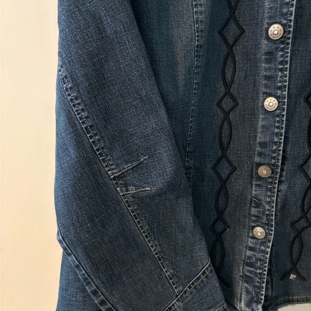 Ami Dark Blue Embroidered Denim Jacket - Picture 6 of 7